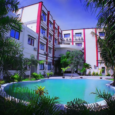 Grand Duta Hotel Palu Extérieur photo