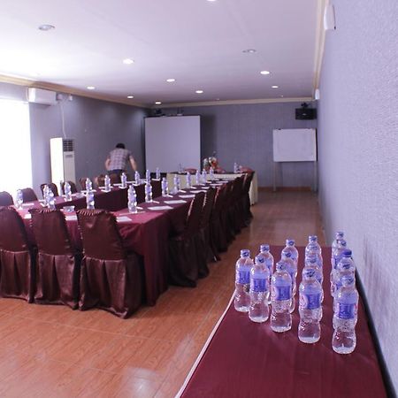 Grand Duta Hotel Palu Extérieur photo