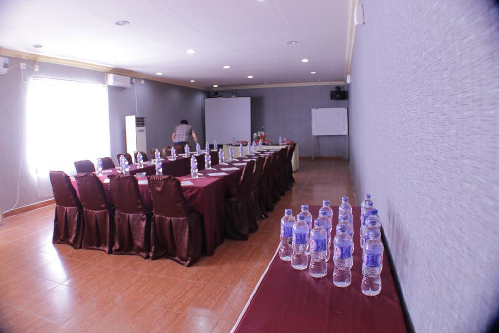 Grand Duta Hotel Palu Extérieur photo