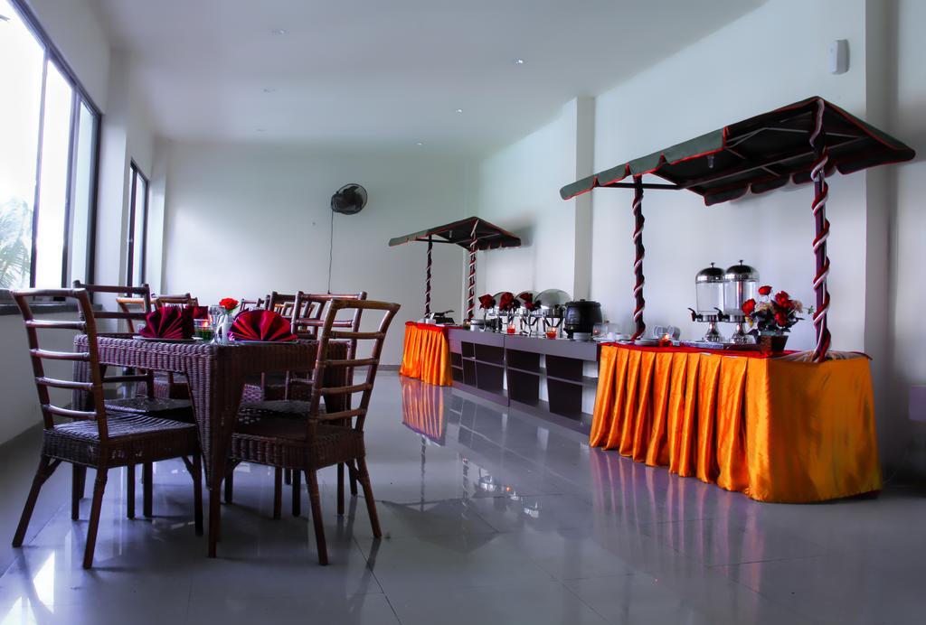 Grand Duta Hotel Palu Extérieur photo