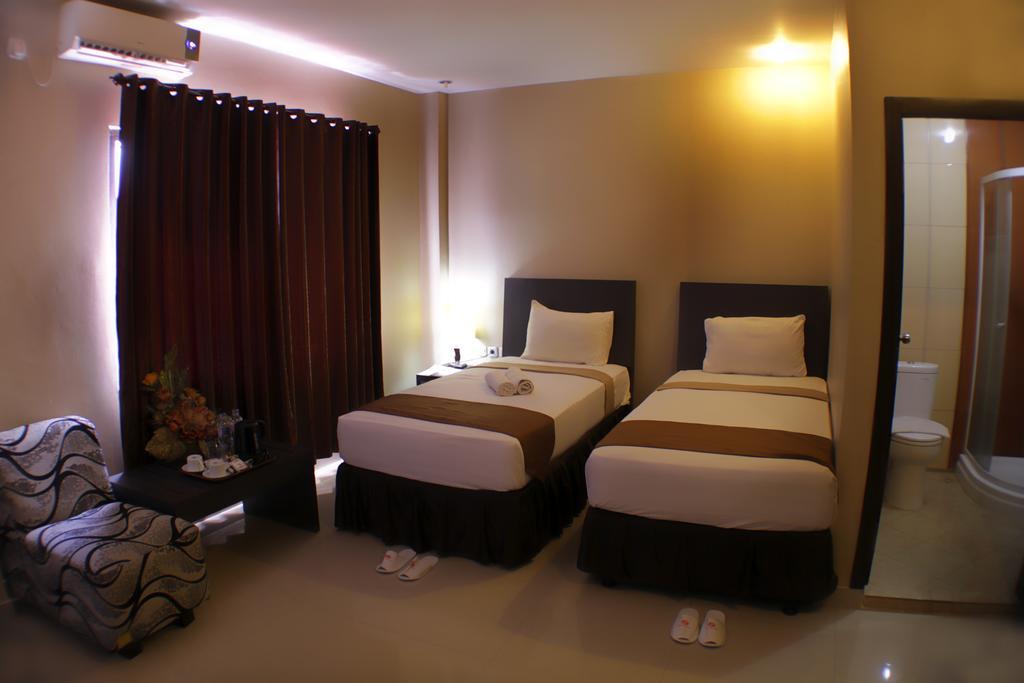 Grand Duta Hotel Palu Extérieur photo