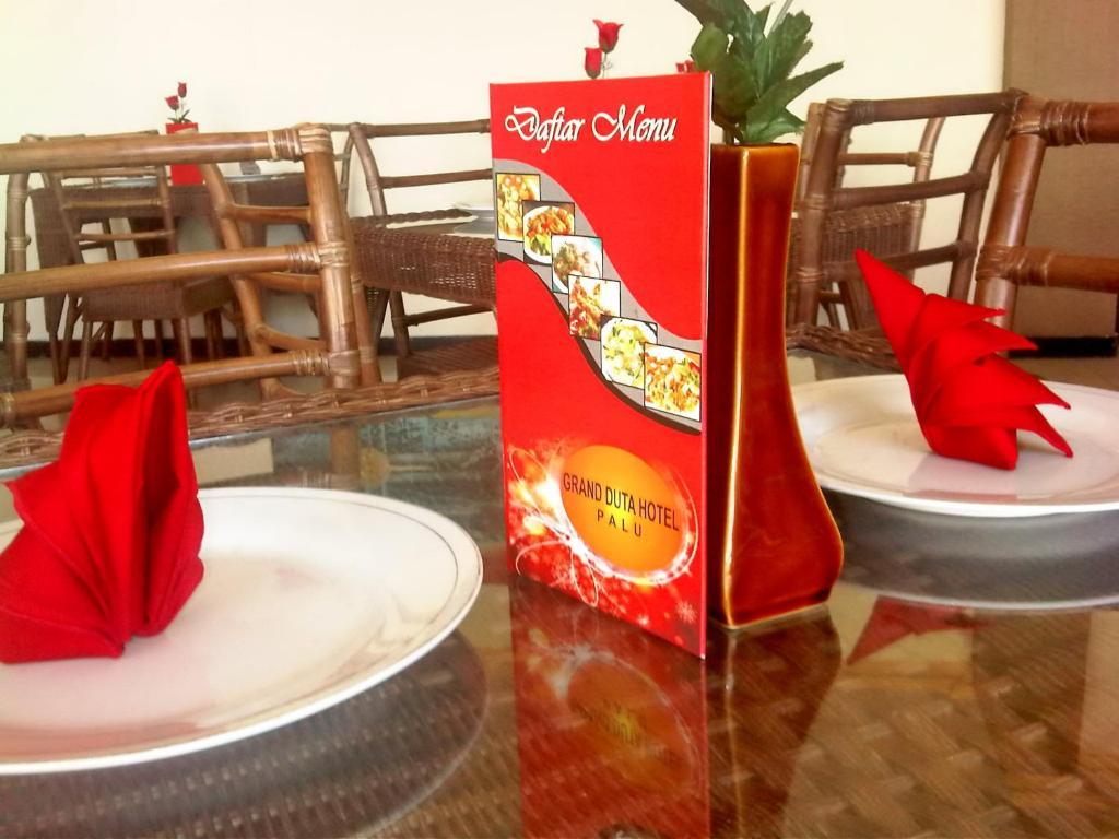Grand Duta Hotel Palu Extérieur photo