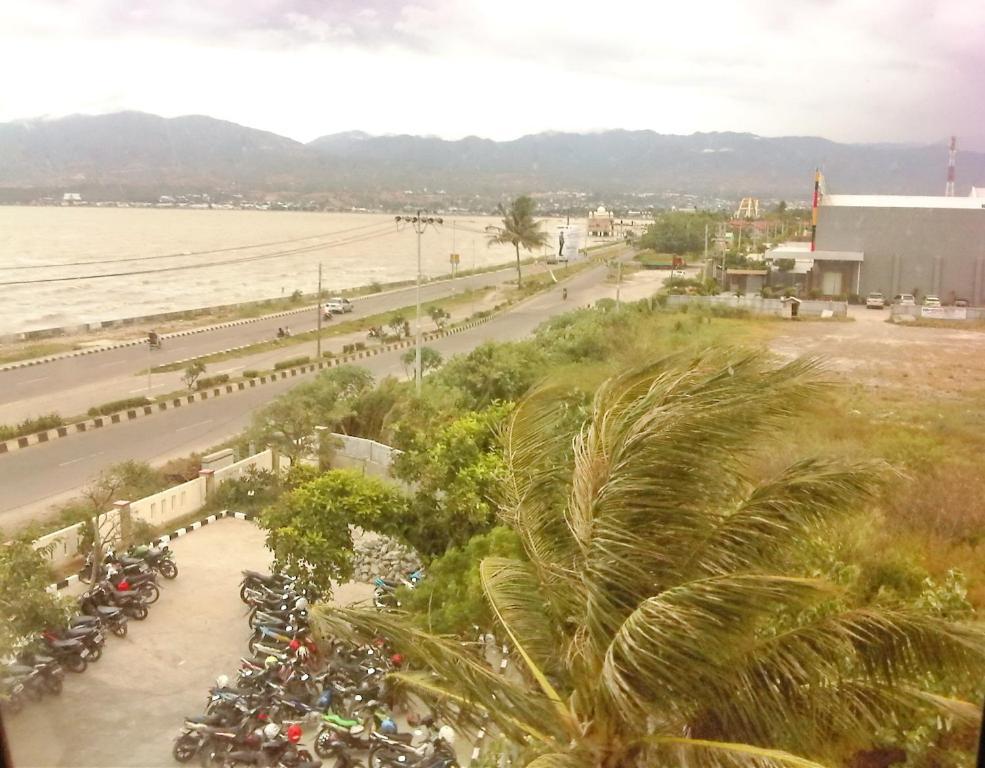 Grand Duta Hotel Palu Extérieur photo