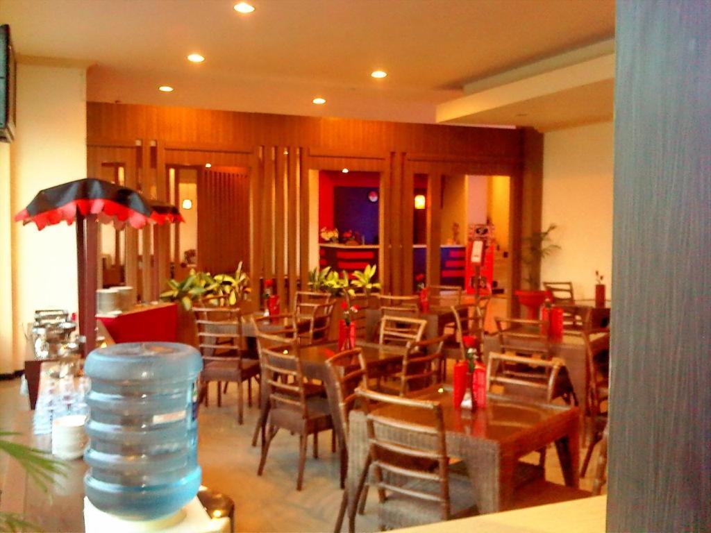 Grand Duta Hotel Palu Extérieur photo