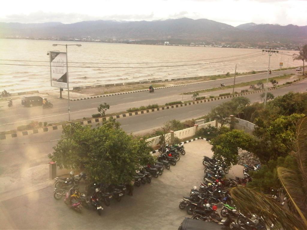 Grand Duta Hotel Palu Extérieur photo